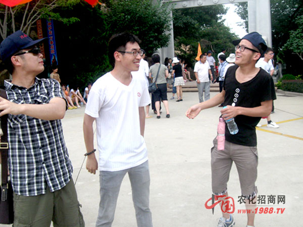 你在看啥,看把你樂(lè)兒的