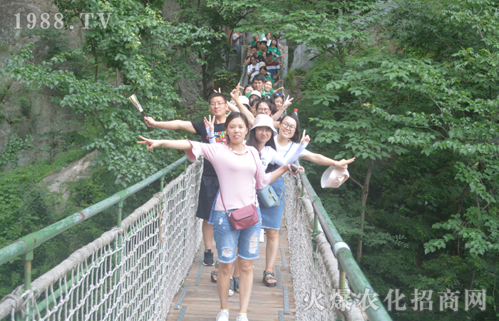 青春無(wú)畏,一路前行!在登山中見(jiàn)證不一樣的自己!