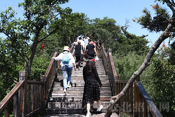 金頂云海奇觀,學國粹經(jīng)典道德經(jīng)
