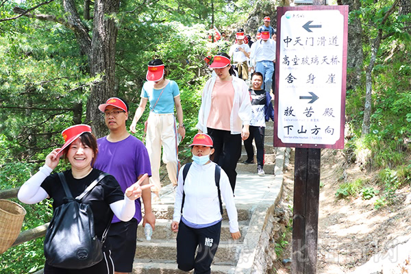 金頂云海奇觀,學國粹經(jīng)典道德經(jīng)