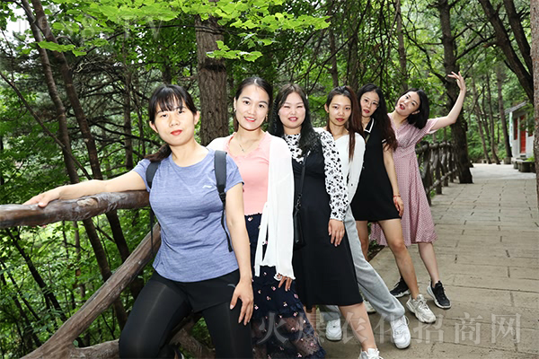 胸懷夢想、學(xué)會感恩、團(tuán)結(jié)互助、才能走得更遠(yuǎn)
